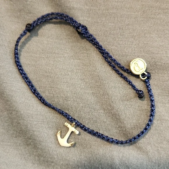 Pura vida anchor top